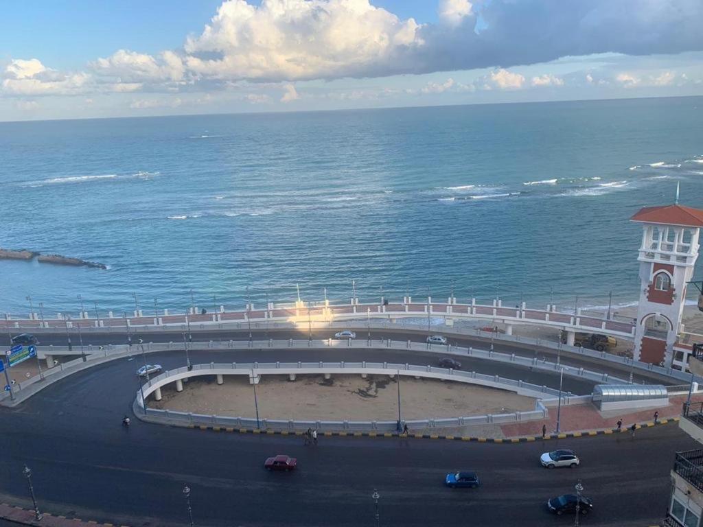 Panoramic Sea View Zamzm Flat Miami Family شقة فندقية زمزم بانورما بشاطئ ميامي - الاسكندرية صف اول مباشر علي بحر - عائلات فقط Alexandrie Extérieur photo