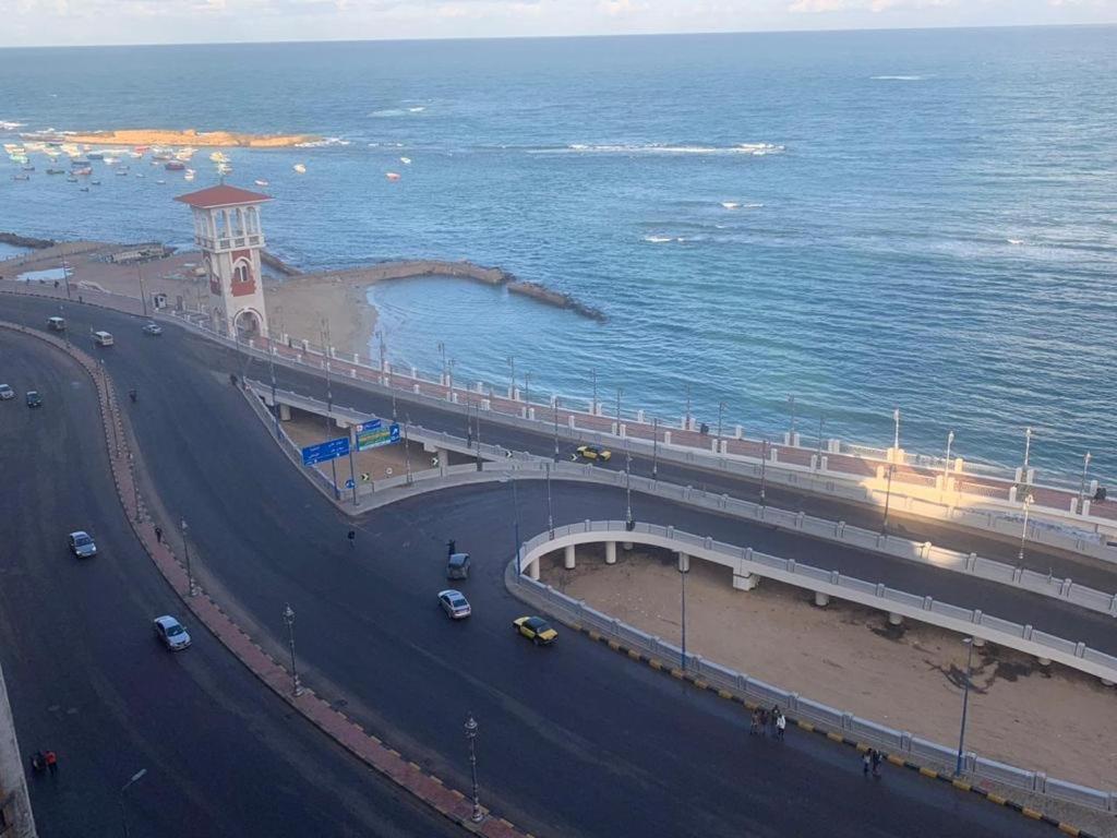 Panoramic Sea View Zamzm Flat Miami Family شقة فندقية زمزم بانورما بشاطئ ميامي - الاسكندرية صف اول مباشر علي بحر - عائلات فقط Alexandrie Extérieur photo