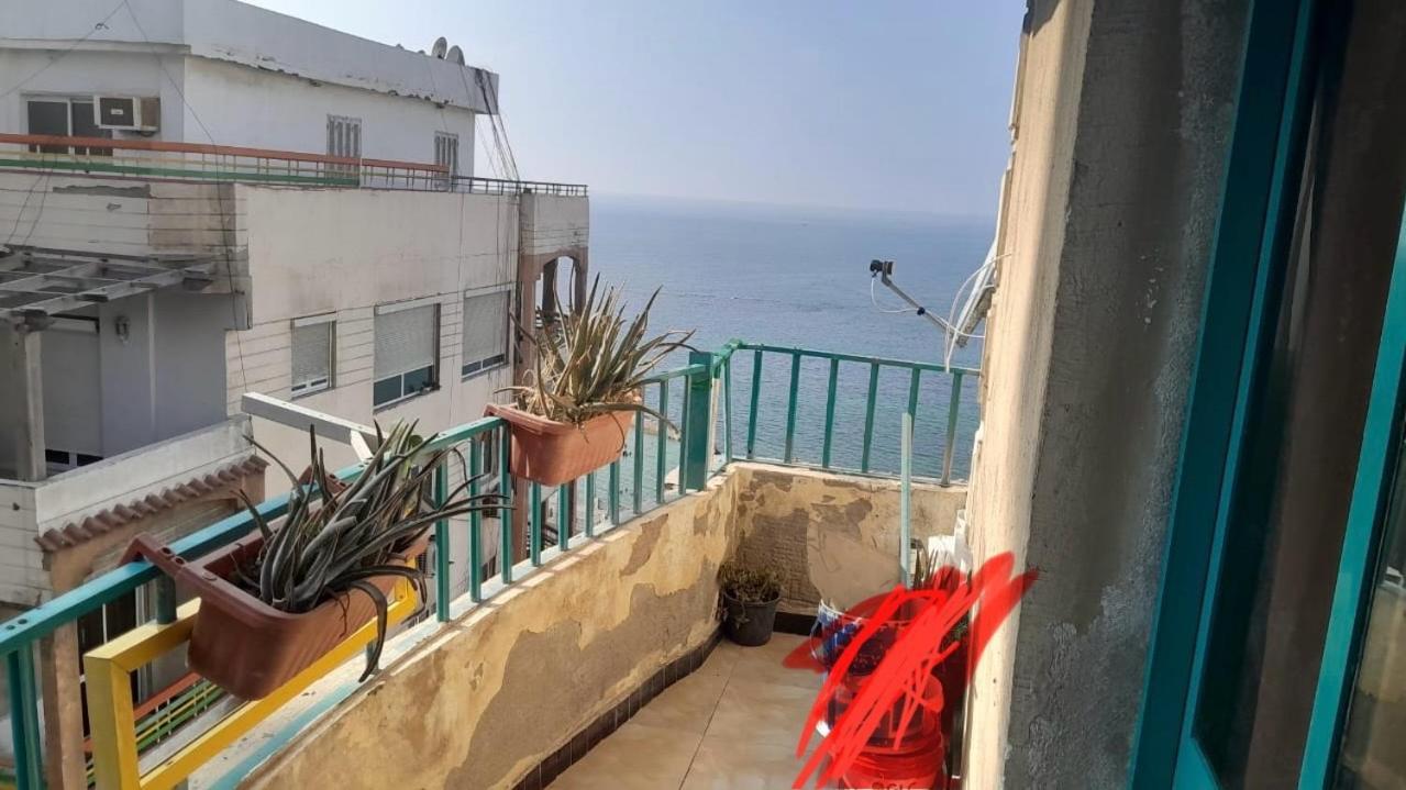 Panoramic Sea View Zamzm Flat Miami Family شقة فندقية زمزم بانورما بشاطئ ميامي - الاسكندرية صف اول مباشر علي بحر - عائلات فقط Alexandrie Extérieur photo